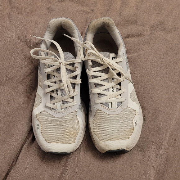 On CloudRunner Wide color White/Frost Women 7.5 - Picture 3 of 6